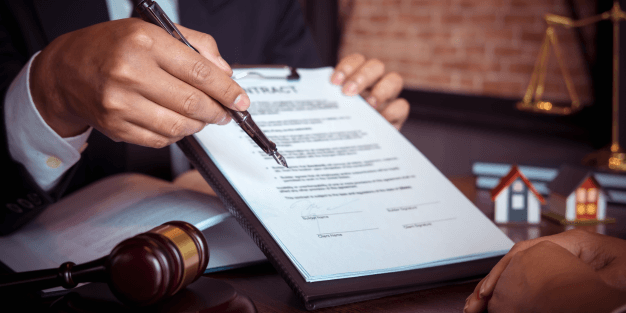 تدقيق وصياغة العقود